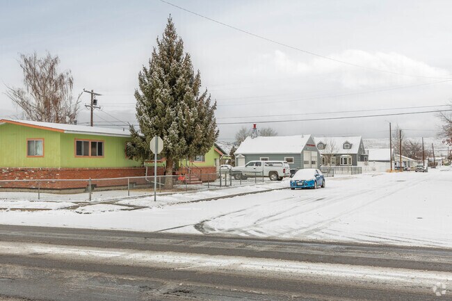 There are some modest midcentury ranchers found throughout the Floral Park neighborhood.