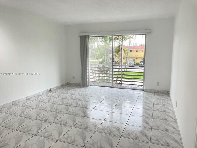 20201 NE 29th Ct unit 21, Miami, FL 33180 - photo 5