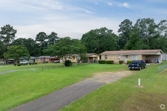 Gloster-Kickapoo features many ranch-style homes with wide front porches.