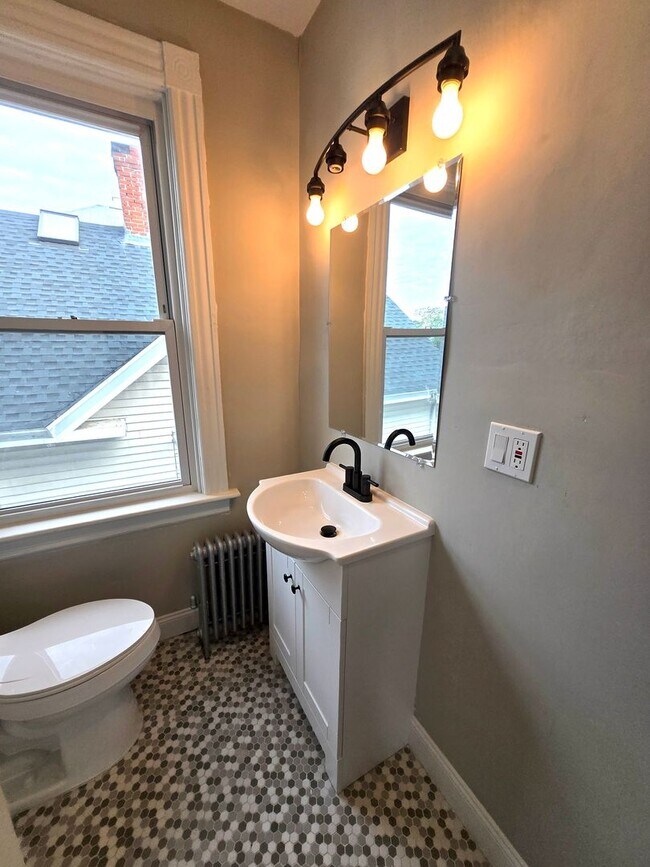 457 Admiral St unit 2nd/3rd flr (Unit 3), Providence, RI 02908 - photo 6