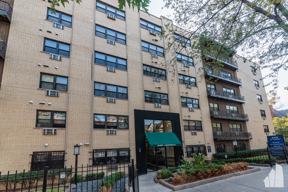 445 W Barry Ave unit 430, Chicago, IL 60657 - photo 1
