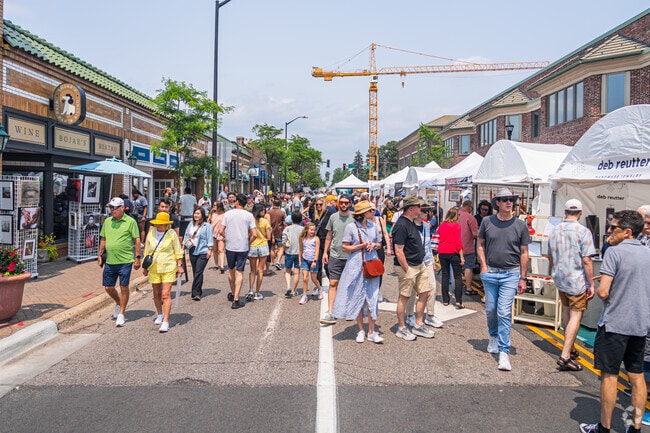 There are so many visitors at the Edina Art Fair in White Oaks/50th & France.