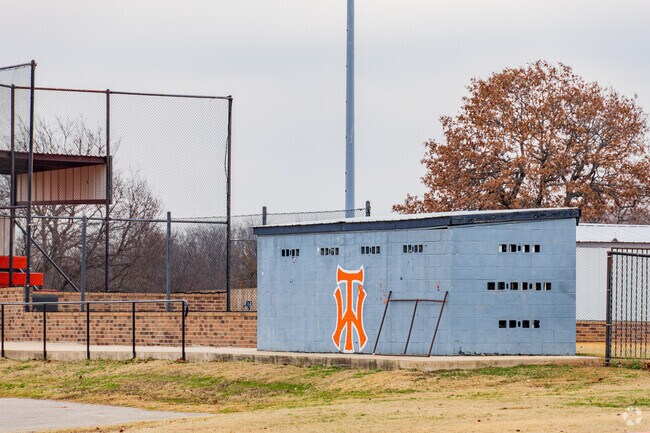 Wellston Elementary School offers baseball field for children.