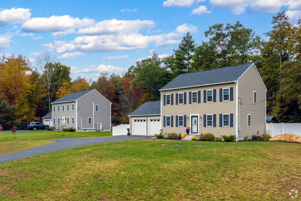 1045 Oakham Rd, New Braintree, MA 01531