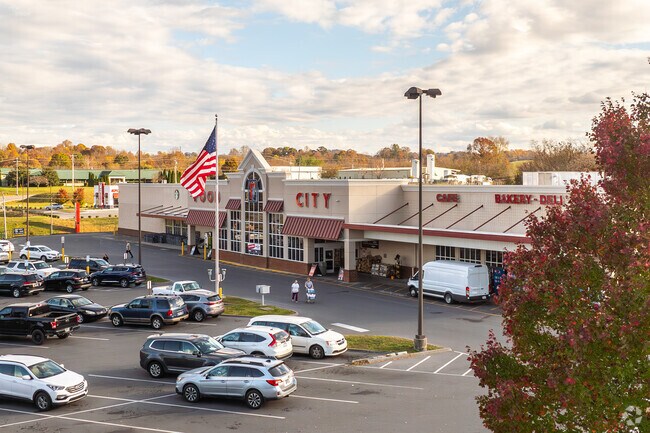 Food City is one of several grocery options for Oak Grove residents.