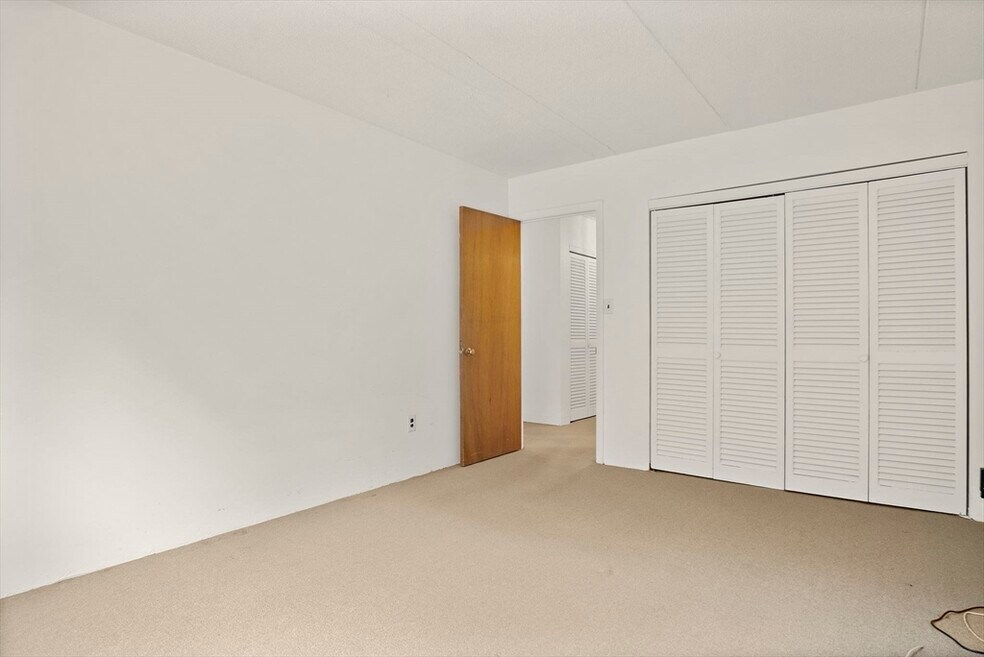 80 N Warren St unit 36, Woburn, MA 01801 - photo 1