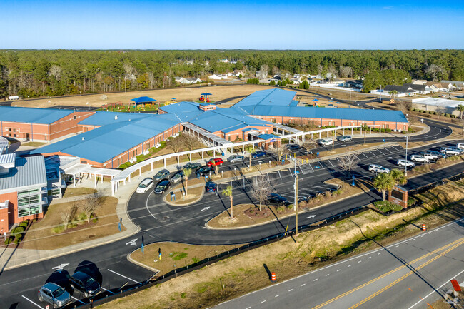 Loris Elementary School is centrally located near residential neighborhoods.