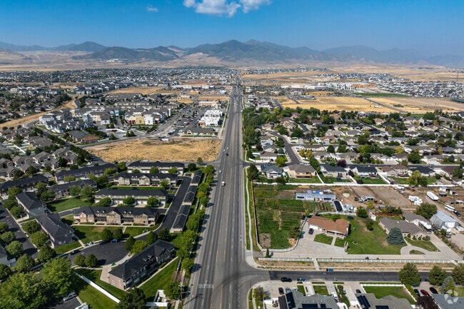 Cobble Creek has gorgeous views of the Oqirrh Mountains.
