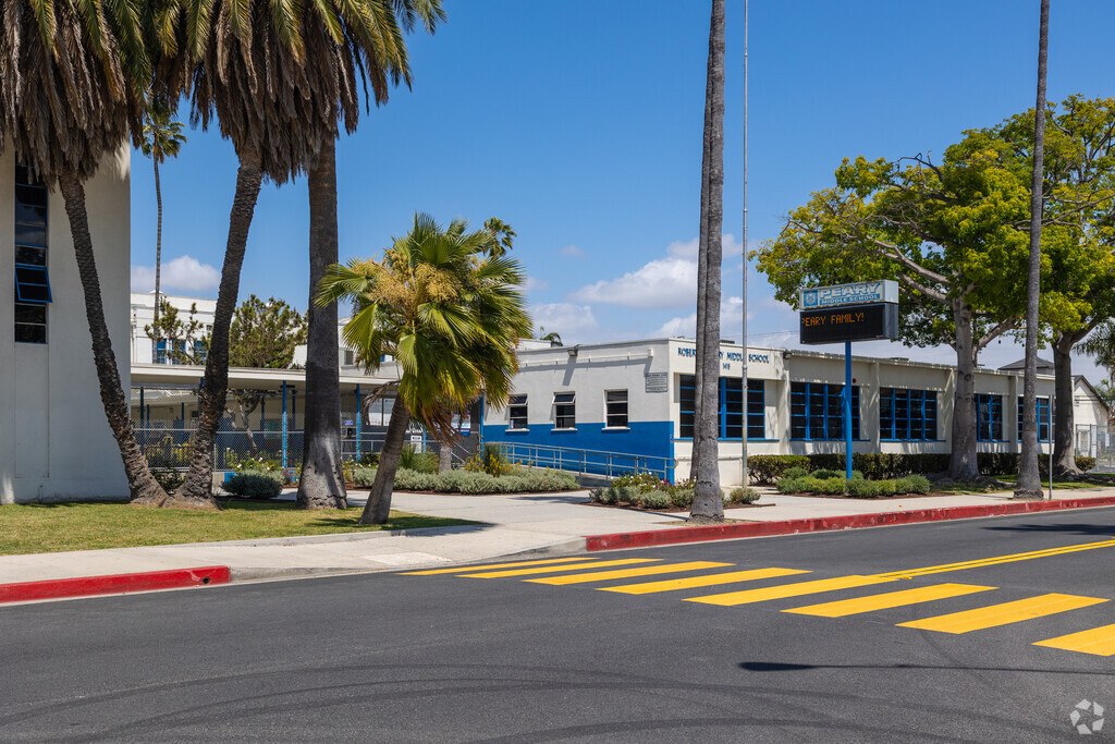 Robert E. Peary Middle School in Gardena, CA has an overall B- grade from Niche.