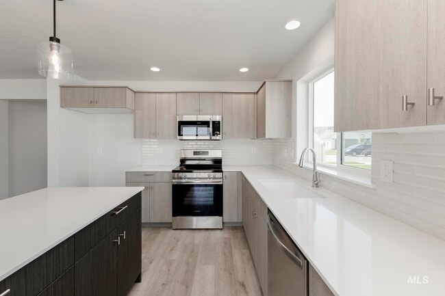 9066 W Camellia St, Nampa, ID 83687 - photo 5