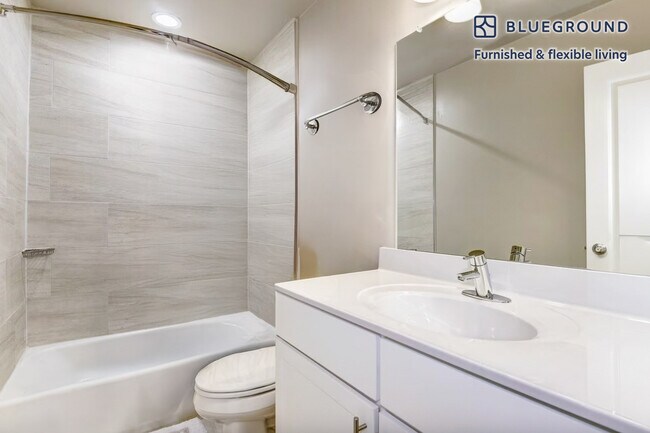 2111 Richmond Hwy unit ID4422A, Arlington, VA 22202 - photo 6