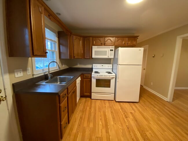 215 Navaho Trail unit B, Columbia, TN 38401 - photo 3