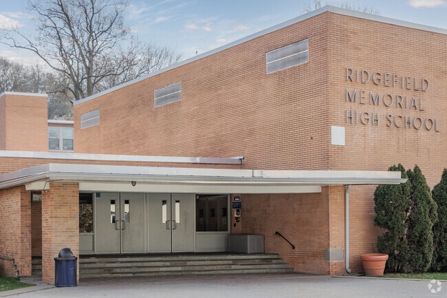 Ridgefield Memorial High School in Ridgefield, NJ gets an overall rating of B+ from Niche.