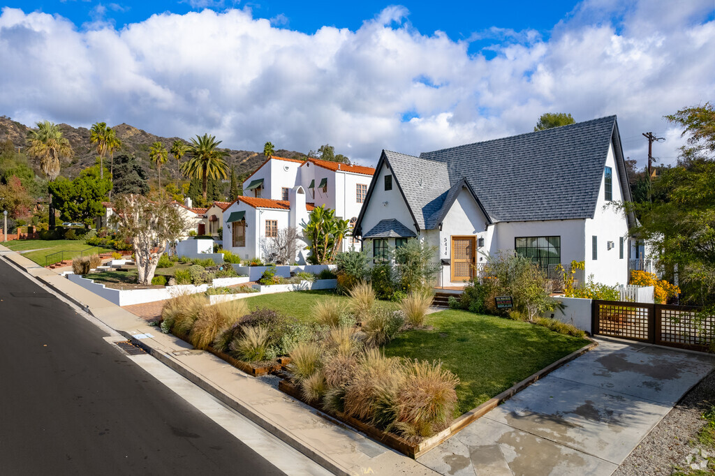 Luminous Scandinavian Modern Residence in Glassell Park