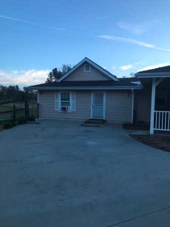 1055 Tishlini Ln unit 2, Templeton, CA 93465 - photo 1