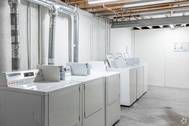 Woodhaven Square Apartments, Woodhaven, MI 48183 - photo 3