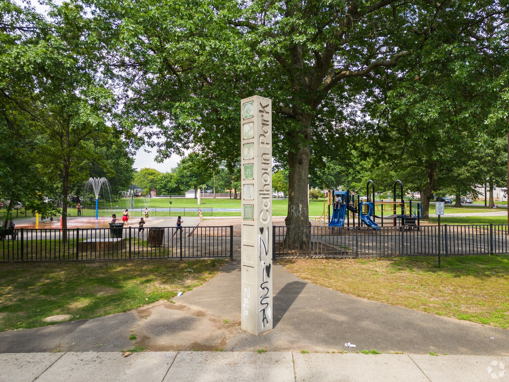 Calhoun Park is a park beloved by children in Memorial Square with many activities.