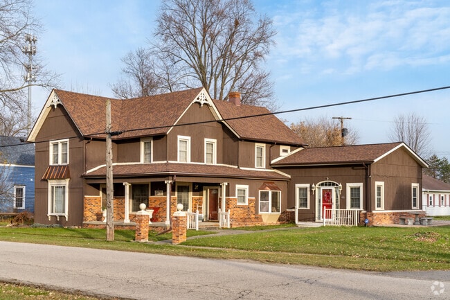 Large historical homes are found throughout New Haven.