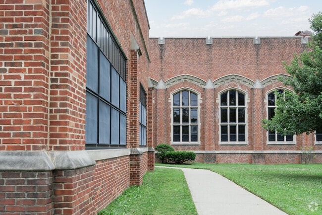 Glen Rock Middle School has a student-teacher ratio of 10 to 1.