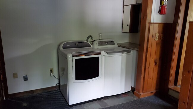 416 Center St unit House, Lyndon, VT 05851 - photo 3