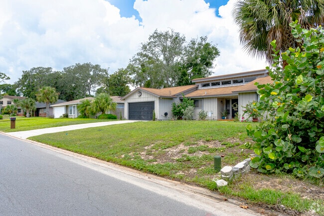 This row of Northbrook homes neatly lines the street.