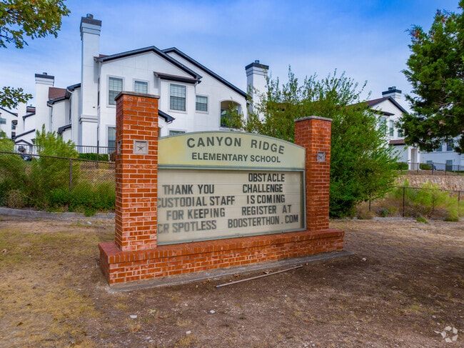 Canyon Ridge Elementary has a Student-teacher ratio of 18 to 1.