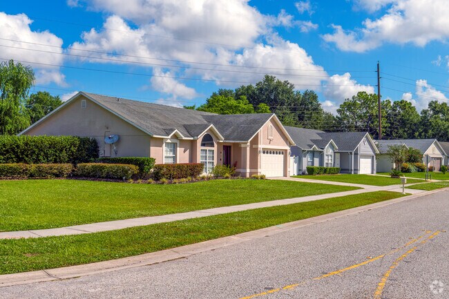 A beautiful row of homes in Mill Slough showcases tasteful color choices.