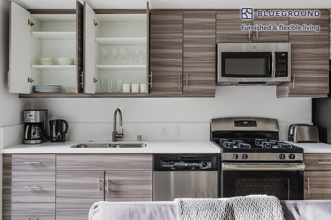 12035 Wilshire Blvd unit FL5-ID1293, Los Angeles, CA 90025 - photo 7