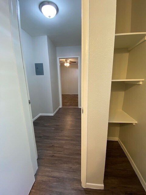 TUSTIN ARMS APARTMENTS, Tustin, CA 92780 - photo 7