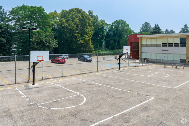 Crestwood Elementary School has a basketball court in the back.