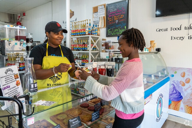 S'morr Sweets and Cafe serves delicious treats and meals in Buffalo Run