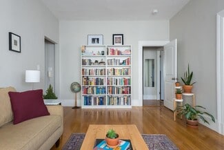 15 Trowbridge St Unit 11, Cambridge, MA 02138