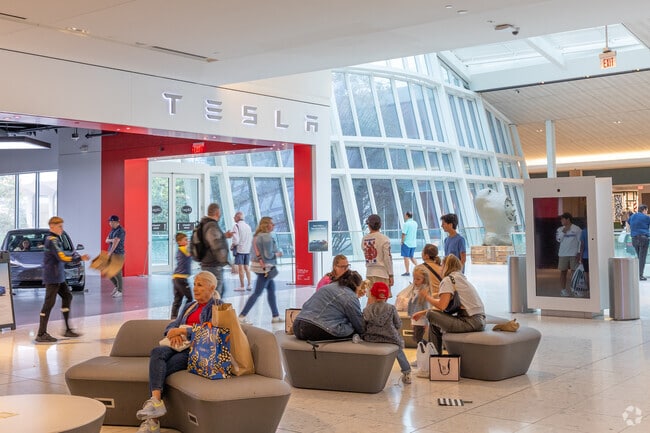 Aventura Shopping Mall has a Tesla store by Ojus.