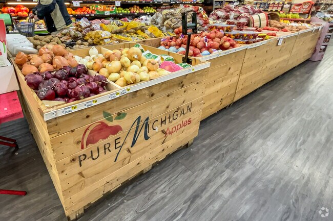 Fresh produce line the aisles at White Bluff's Chappell's Hometown Foods.