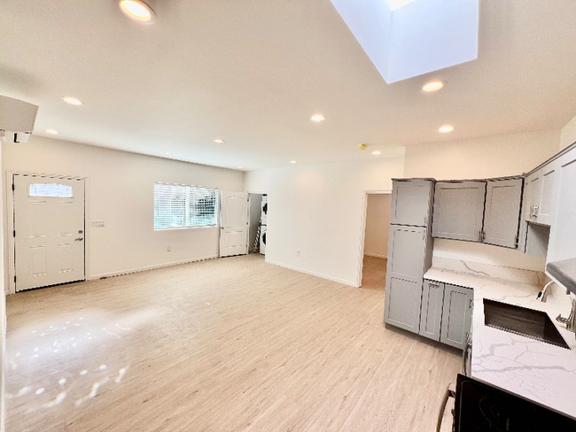 859 W 43rd Place, Los Angeles, CA 90037 - photo 6