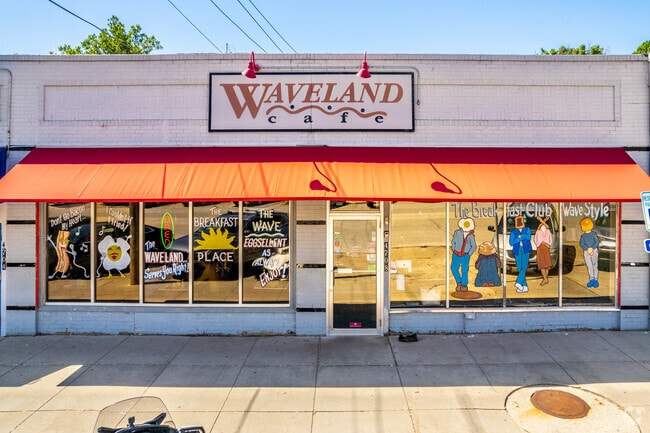 World-famous Waveland Cafe gives Waveland Park residents a taste ofthe be breakfastcuisine.