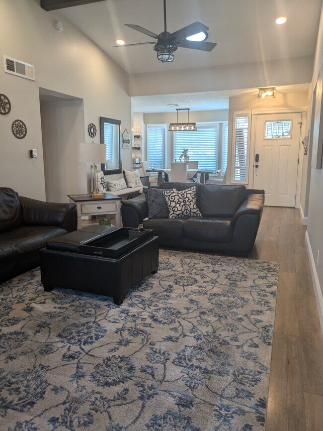 8879 E Friess Dr unit Main house, Scottsdale, AZ 85260 - photo 4