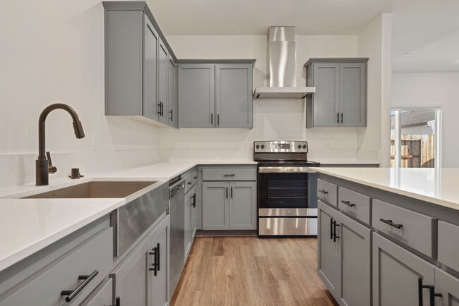 522 Bedfordshire Dr unit Main, Patterson, CA 95363 - photo 3