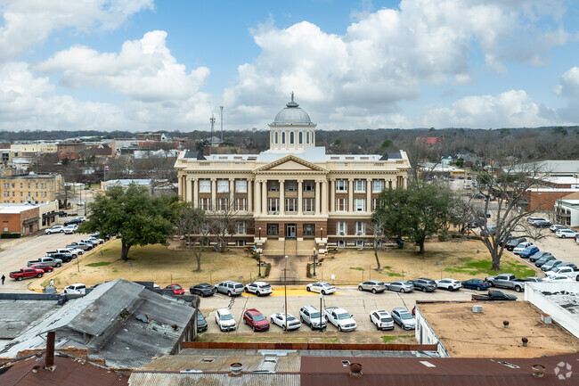 The Anderson County Courthouse, built in 1914, was the 4th courthouse in Palestine.