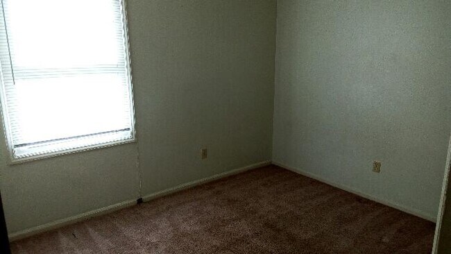 421 Cumbrian Ct, Fayetteville, NC 28314 - photo 3