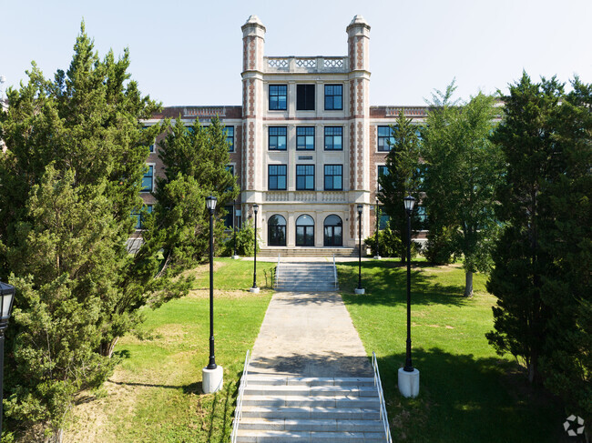 Wilbur H Lynch Literacy Academy is located in Amsterdam, NY.