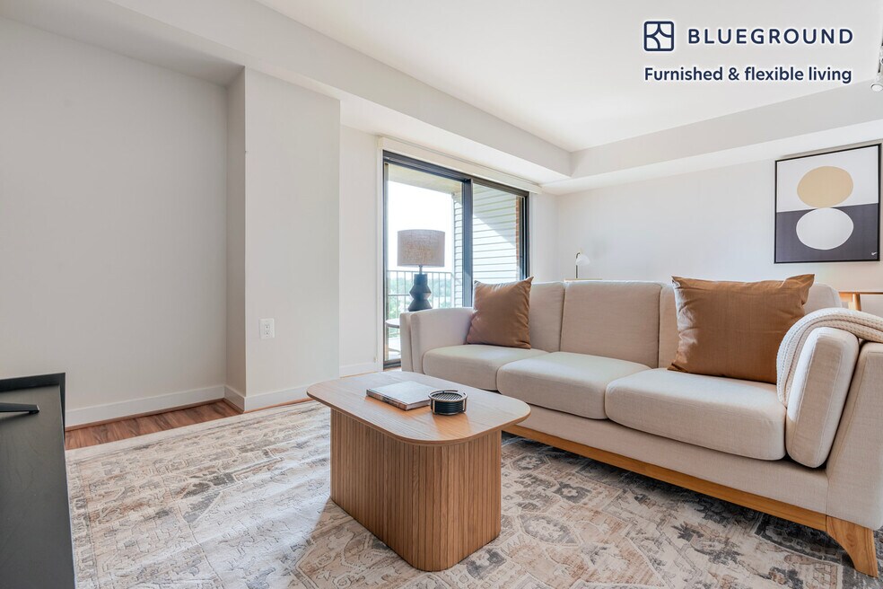 2500 Clarendon Blvd unit FL6-ID1128, Arlington, VA 22201 - photo 1