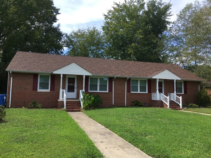 936 Poplar Ave, Chesapeake, VA 23323 - photo 1