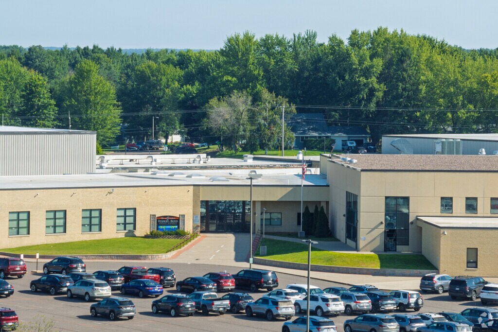 Stanley-Boyd High School has a studet-teacher ratio of 13 to 1.