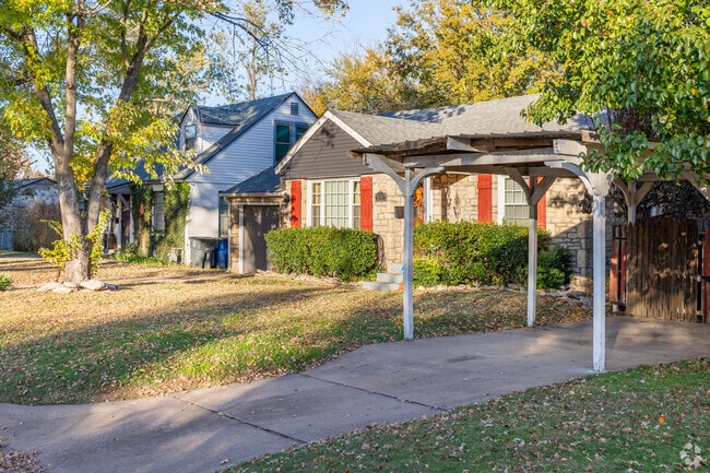 Many homes in Turner Park have carports attached to their garage.