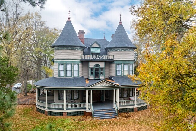 Large Victorian homes with wraparound porches line Roxboro's main street.