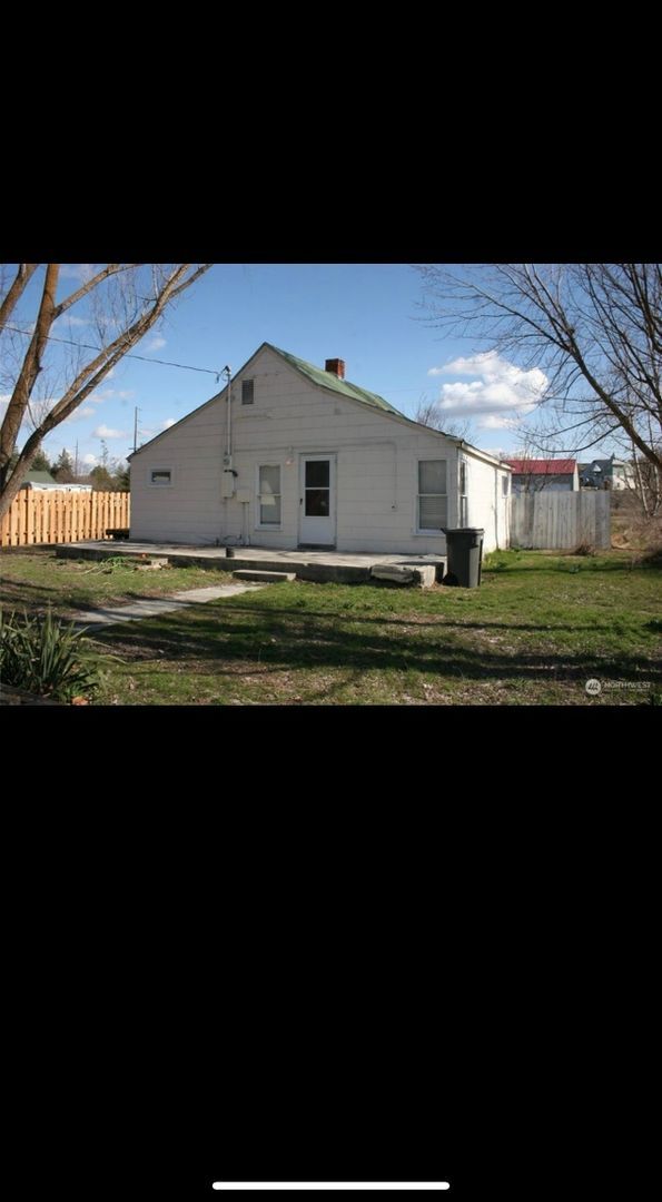 115 N Main St, Washtucna, WA 99371