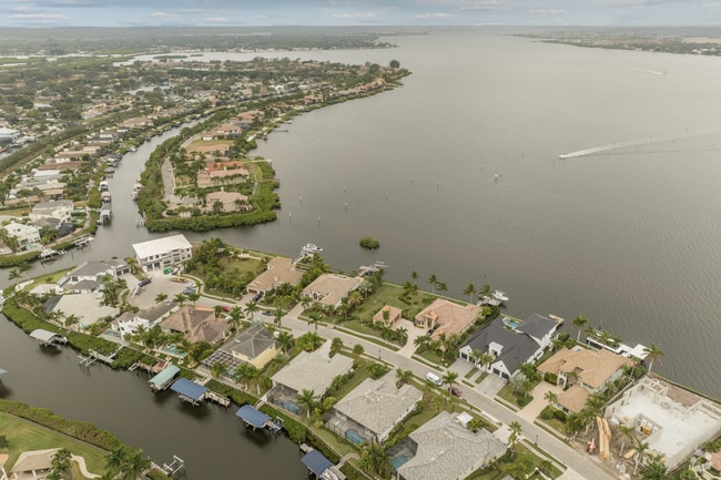 East Bradenton riverfront homes include multimillion-dollar properties with private docks.
