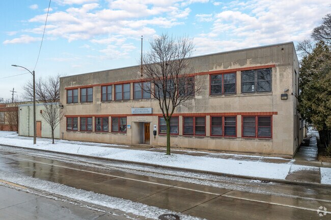 Right Step is a Military School that specializes in working with at-risk youth in Milwaukee, WI.