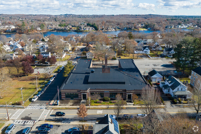 Welcome to Lakeview Elementary School is located adjacent to the Lakeview Park.